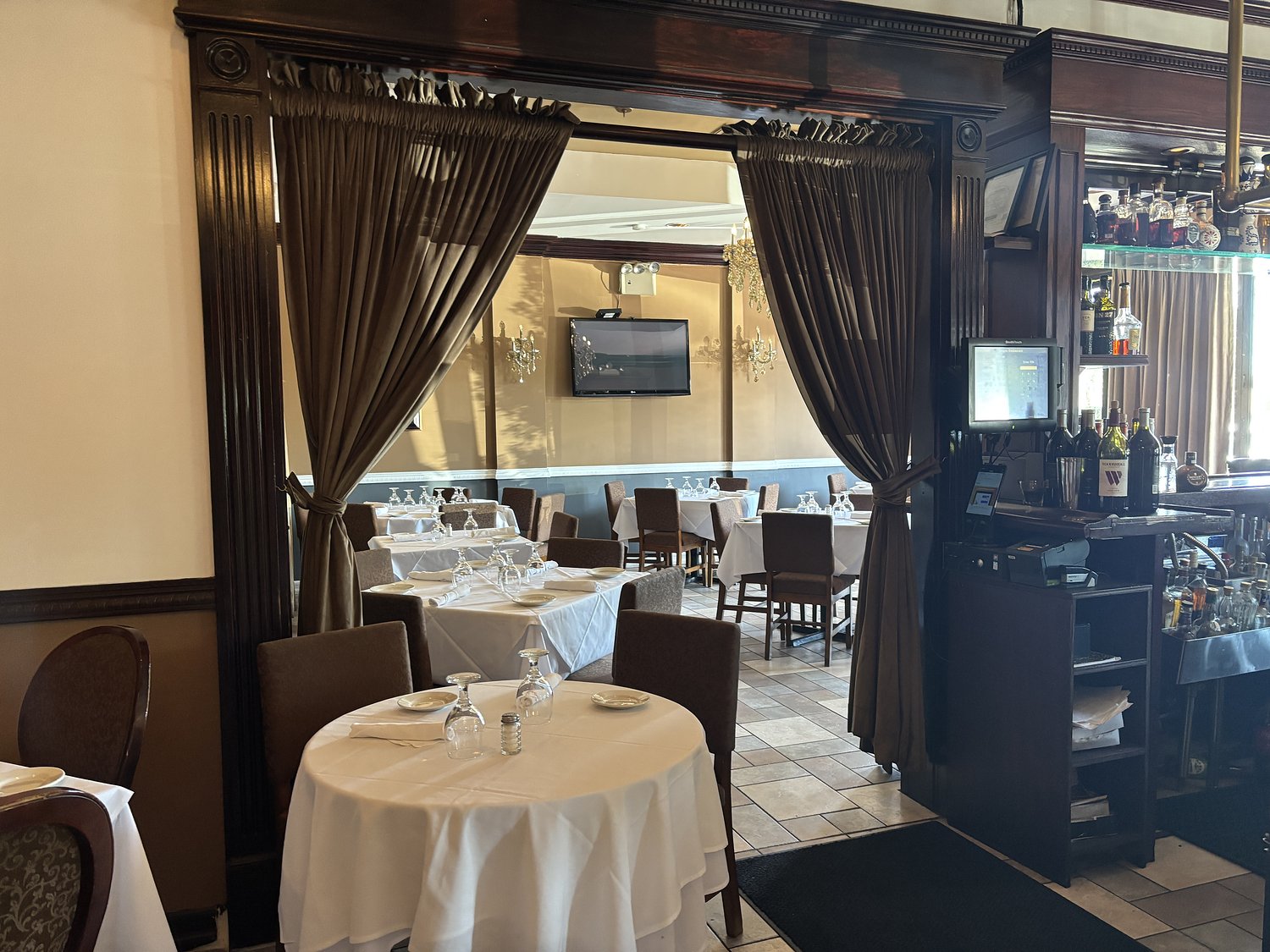 After decades in the business, a Staten Island owner closes his dream restaurant