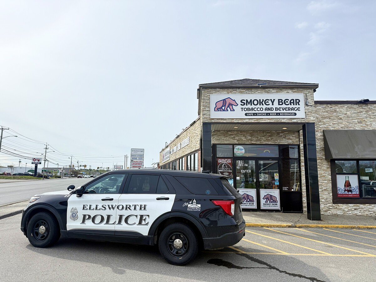 5 arrested as police investigate Ellsworth area smash-and-grab smoke shop burglaries