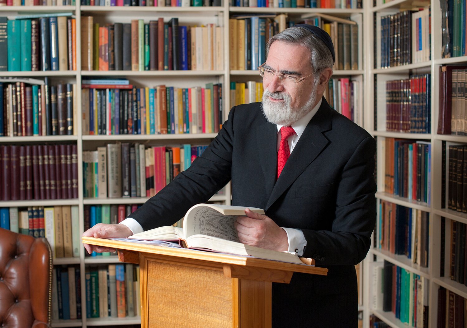 New Humash features Rabbi Sacks’ posthumously published translations