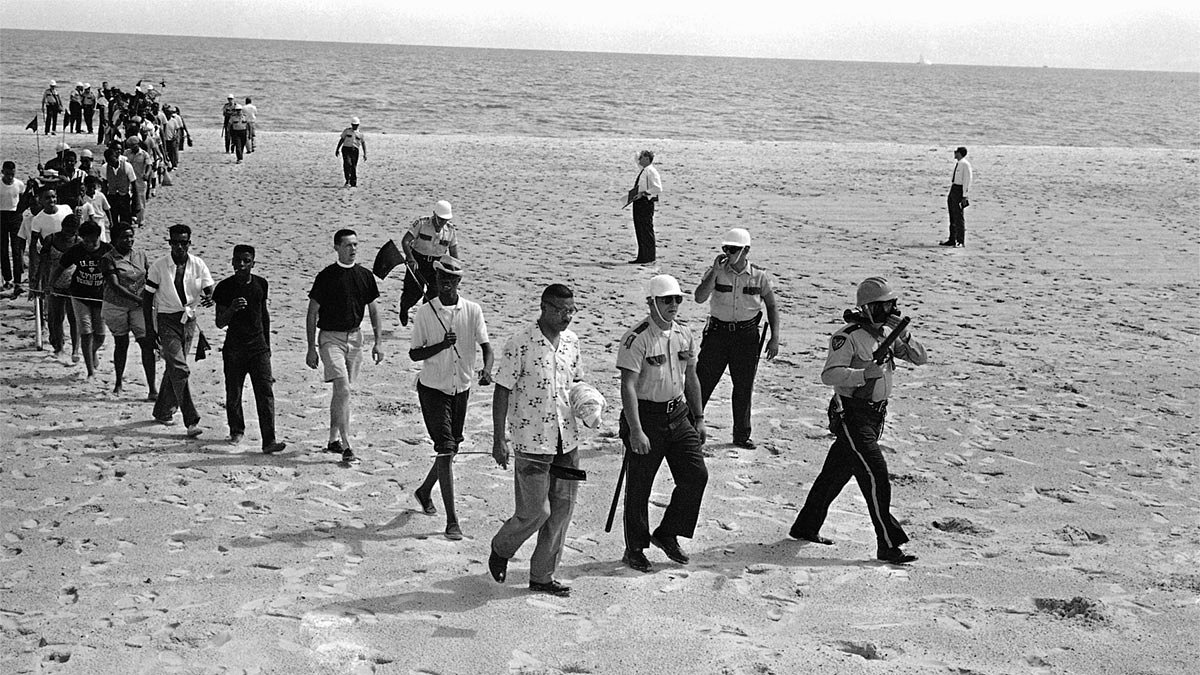 1960: Mob attacks Dr. Gilbert Mason and beach protestors
