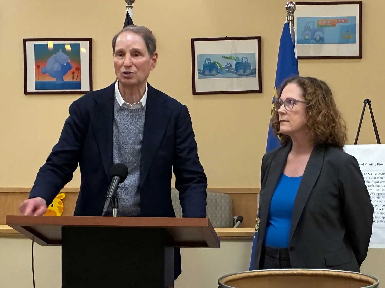 Judicial ruling on SNAP leaves anxiety for families, as Wyden criticizes Trump’s response