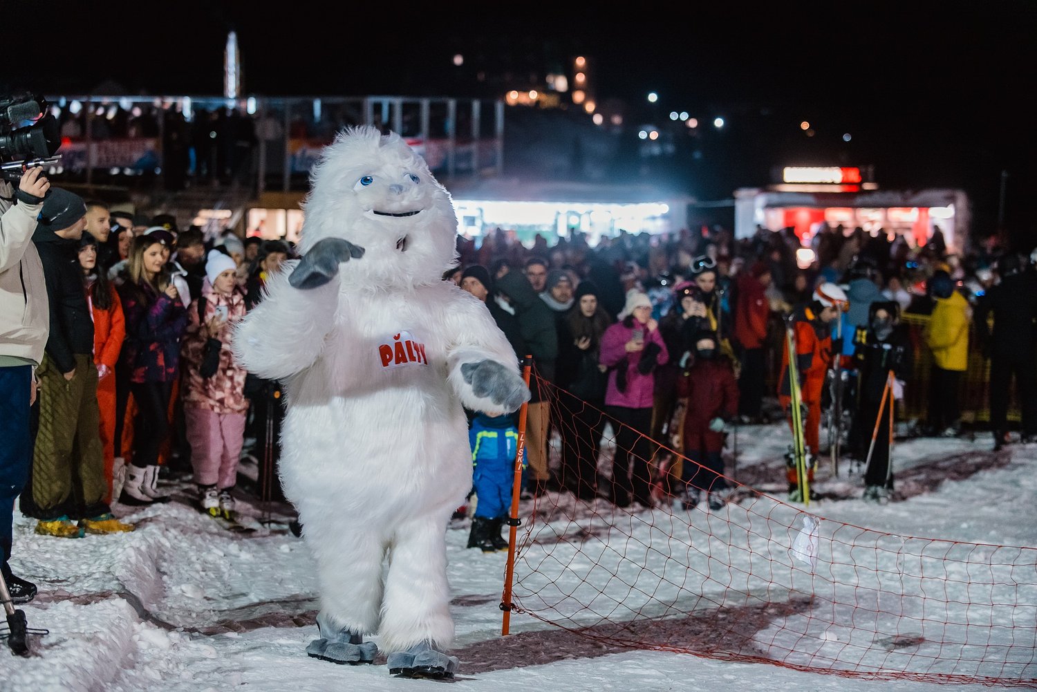 Păltiniș Arena deschide sezonul de schi: sâmbătă e și un party cu Los Vagabondos