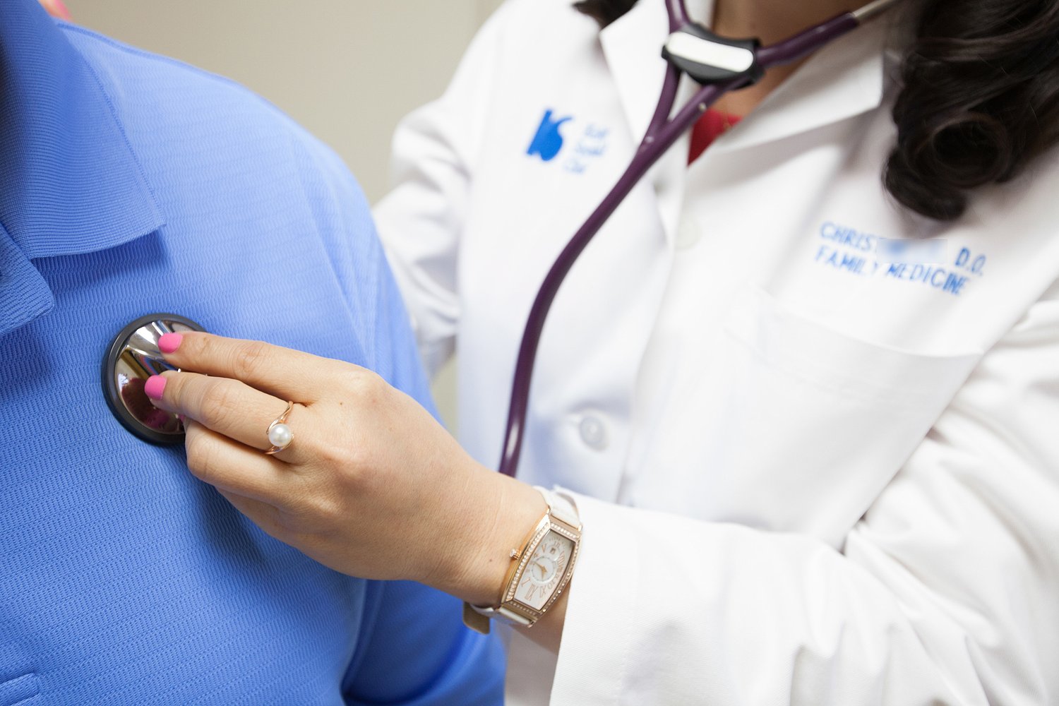 Texas, facing doctor shortage, eases path for foreign-trained physicians