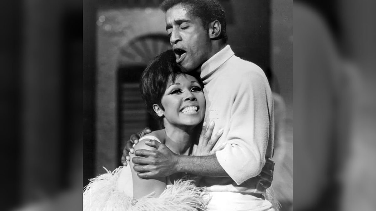 1968: Diahann Carroll stars in ‘Julia’