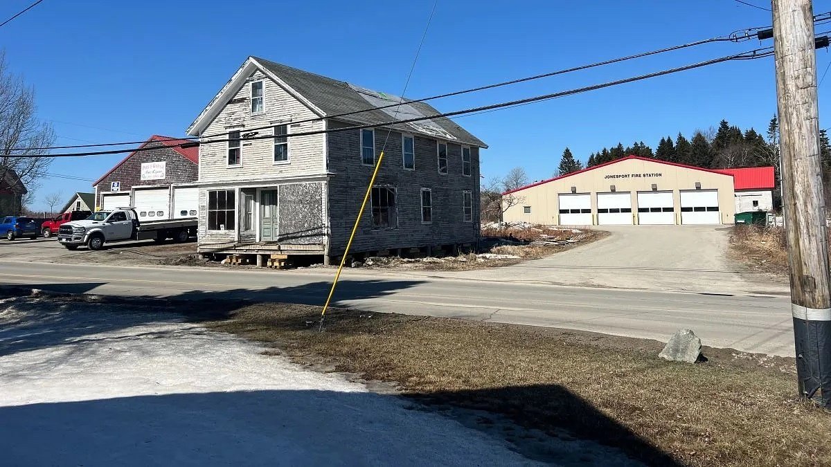Jonesport residents vote to pause spending on historic building