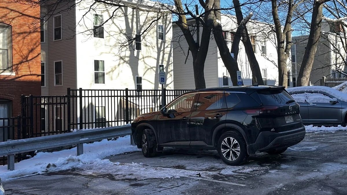 ICE detains Portland mom with pending asylum claim