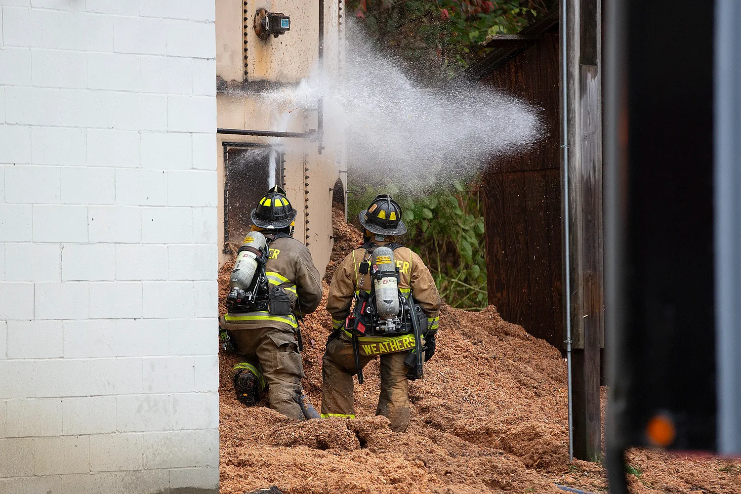 Firefighters battle silo blaze at Pompanoosuc Mills in East Thetford