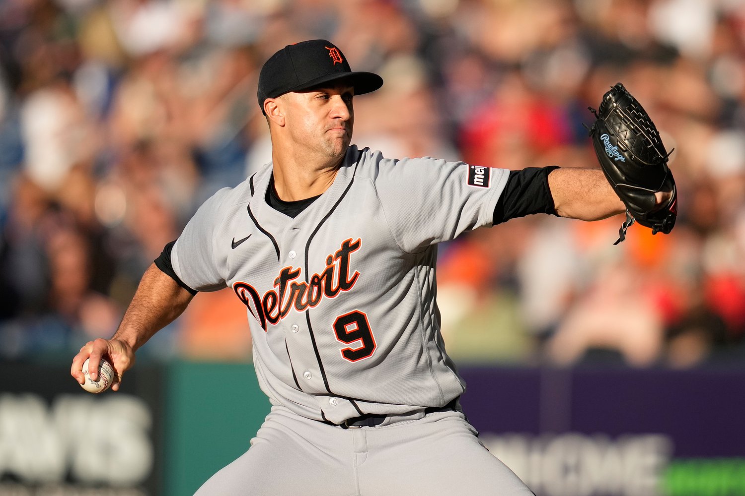 Detroit Tigers’ starter leaves Friday’s game with possible injury
