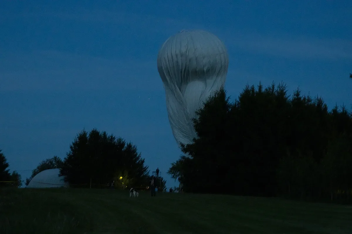 Live updates: Balloon crew aims to make history