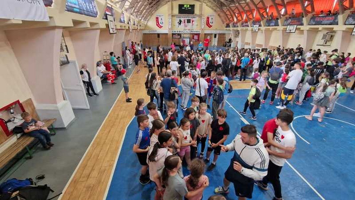 Record spectaculos la Sibiu: un elev a reușit peste 300 de sărituri consecutive cu coarda elastică