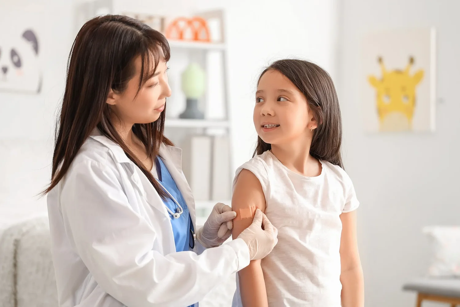 Vacunas contra el COVID-19 en niños y embarazadas: Qué recomiendan los CDC