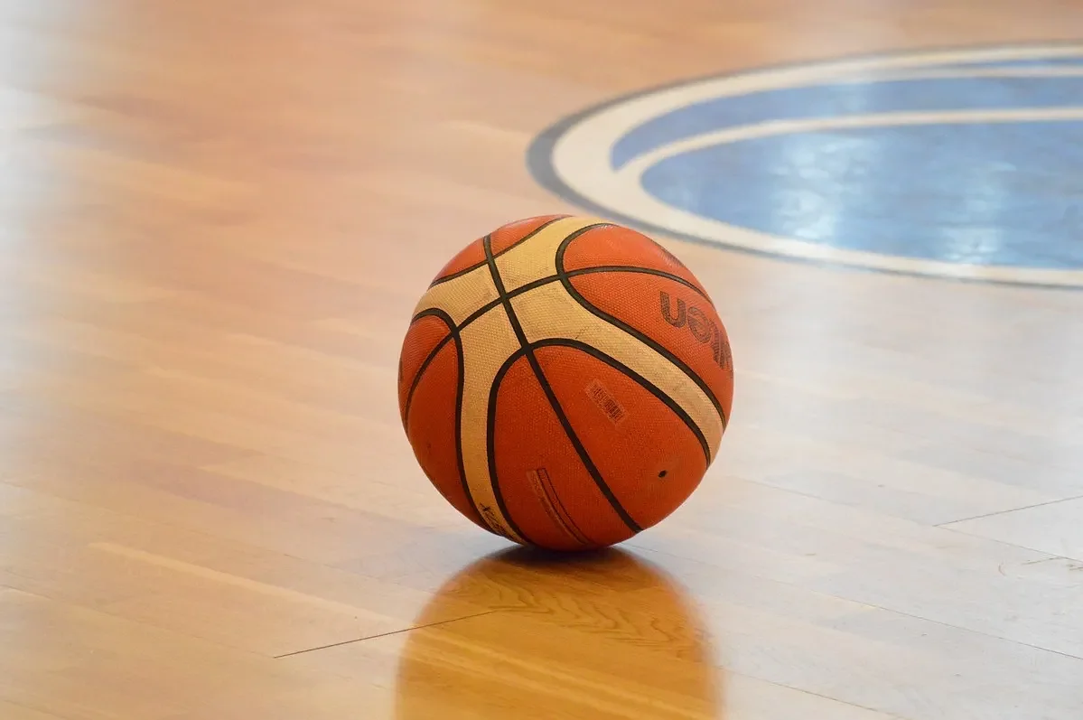 Southern Maine fans get treated to 1st buzzer-beater winner of the tourney