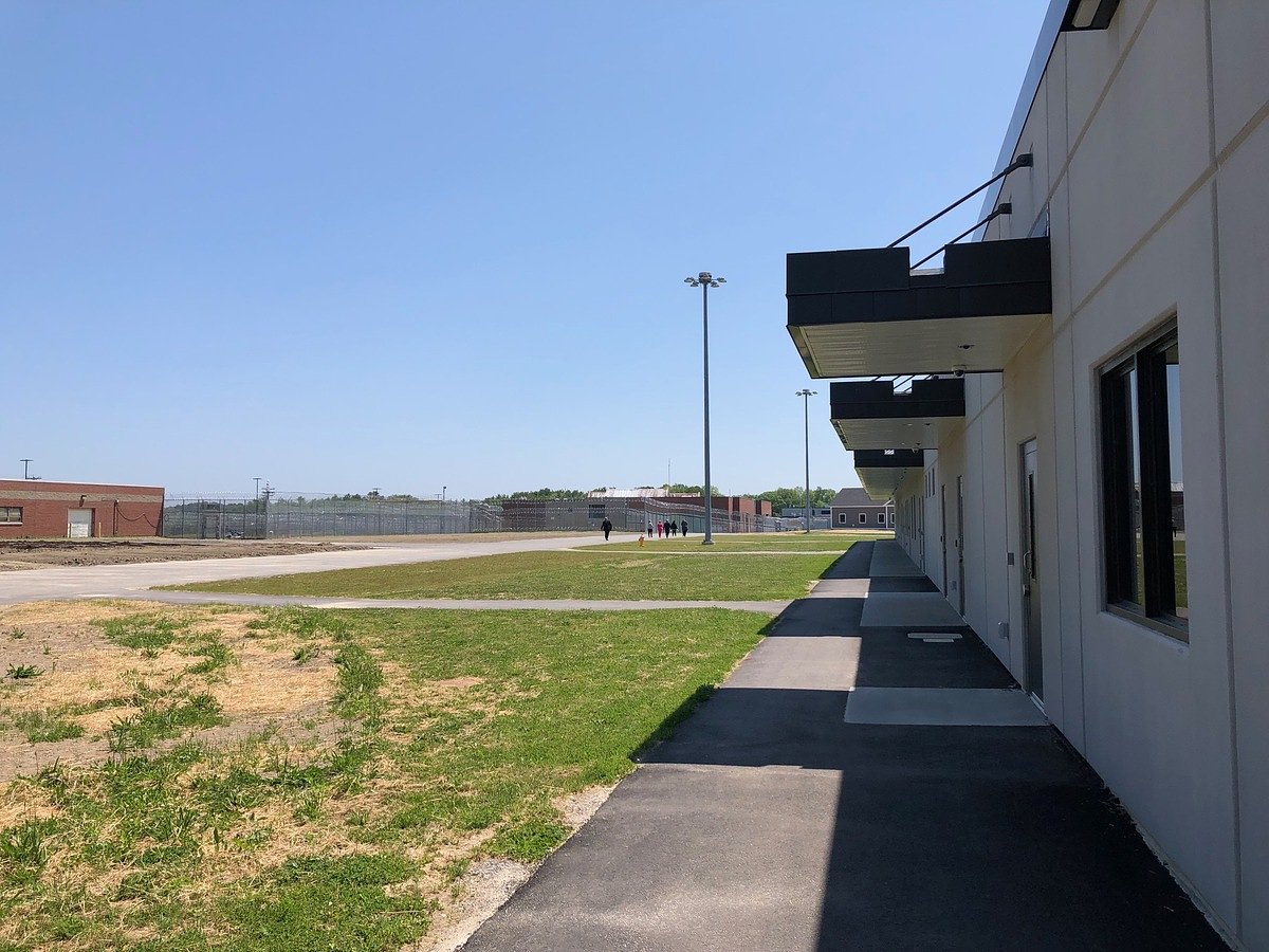 Hampden woman dies in prison