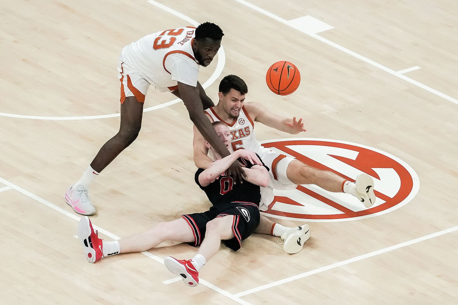 Texas Basketball vs Georgia: see photos of the Longhorns' game against the Bulldogs