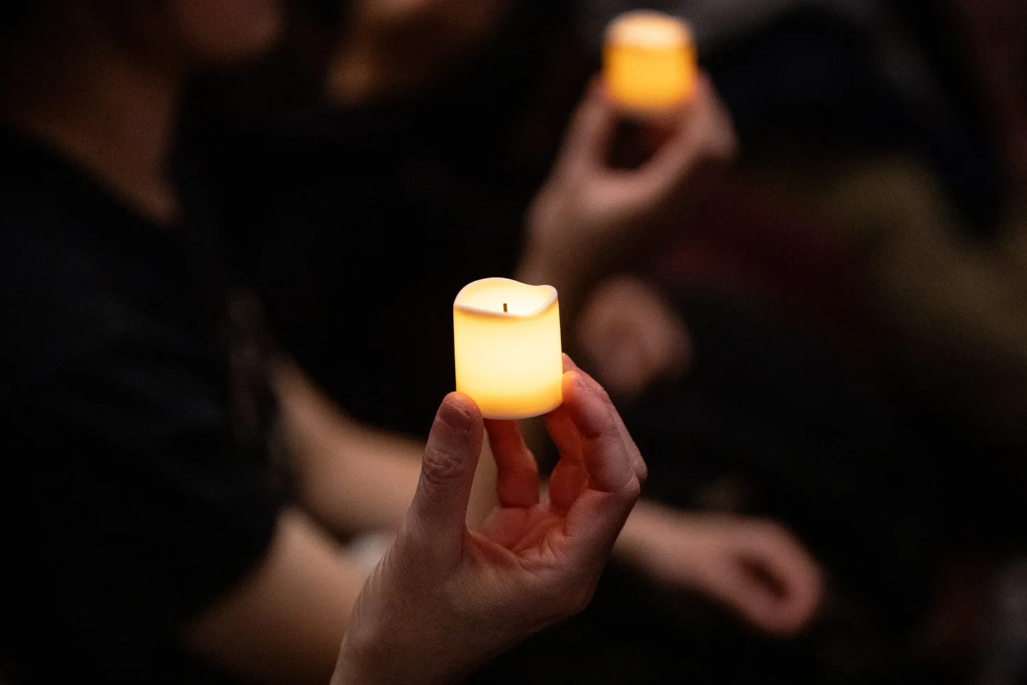 Hundreds celebrate and mourn UO student killed hit, killed on bike