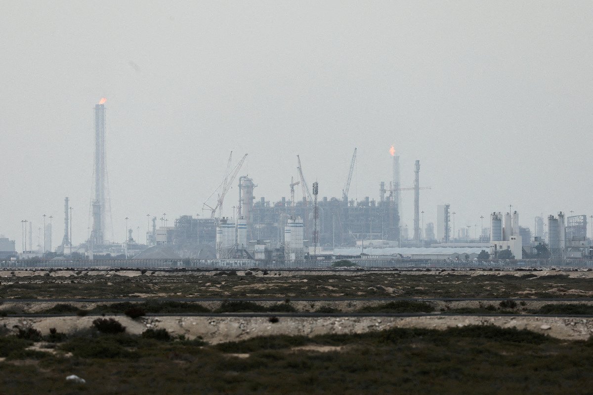 Energy prices surge as Iran attack on Qatar LNG plant threatens long-term exports