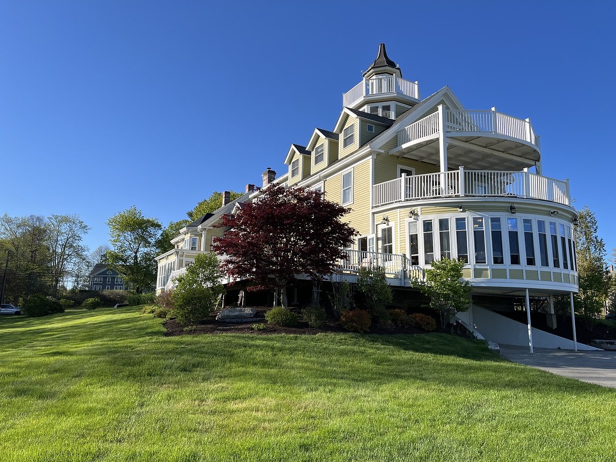 Arizona couple buys Searsport's Captain Nickels Inn