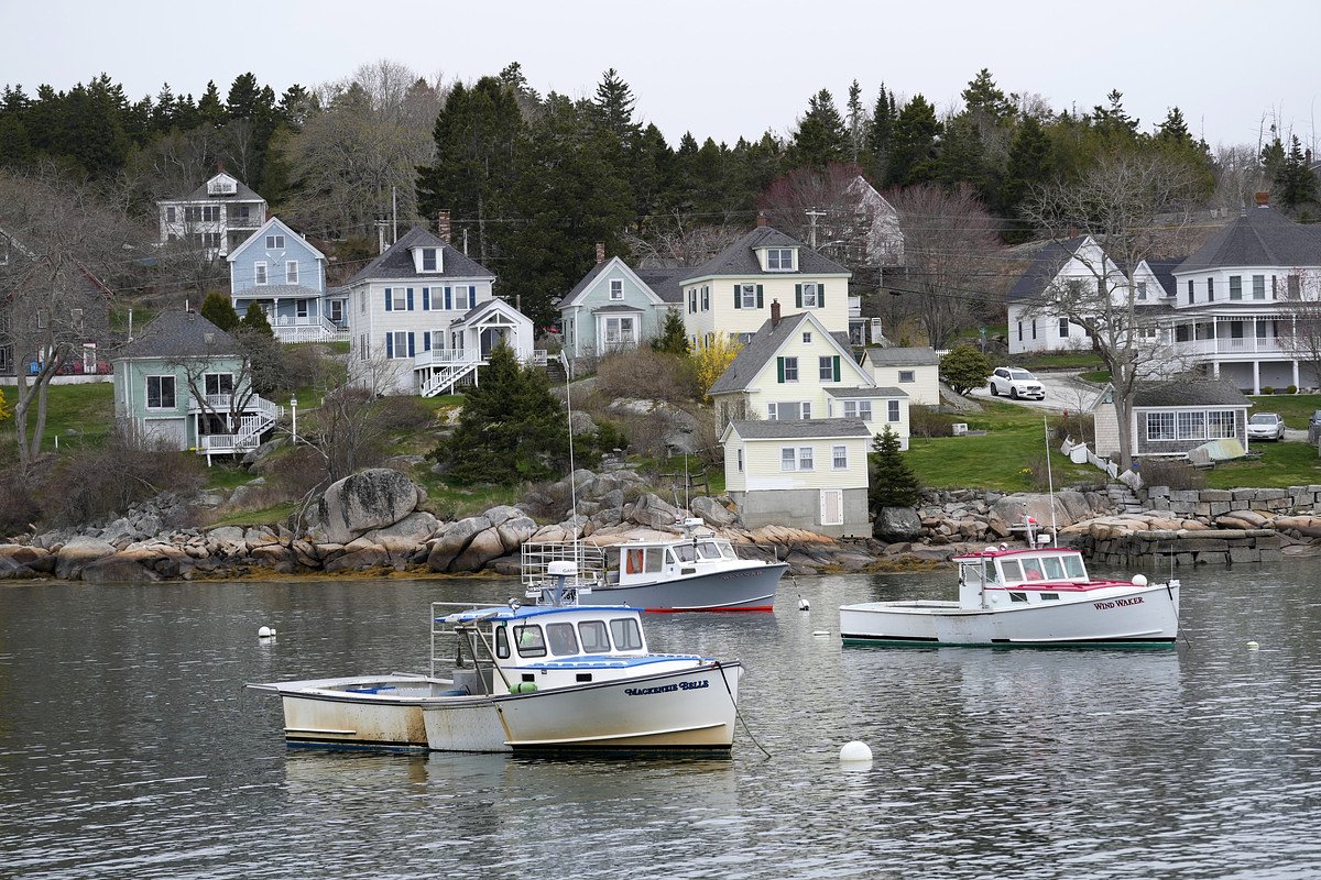 Democrats are upset about a Maine lobsterman’s unpaid role in the Trump administration