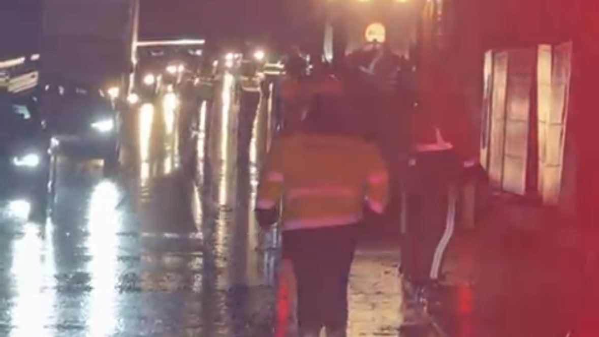 Căderi de pietre pe Valea Oltului: trafic blocat parțial la Boița/video