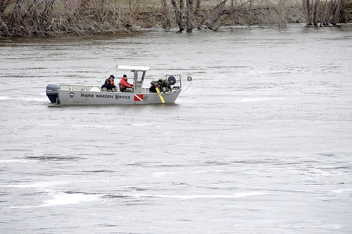 Divers recover body of 18-year-old who fell in Androscoggin River while fishing