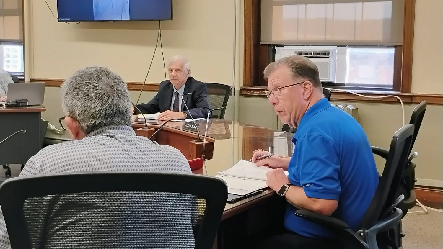 Athol Selectboard votes in favor of deficit-reducing budget, despite opposition