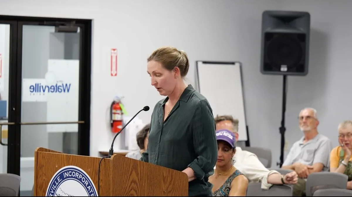 Waterville adopts ordinance barring city employees from helping ICE 