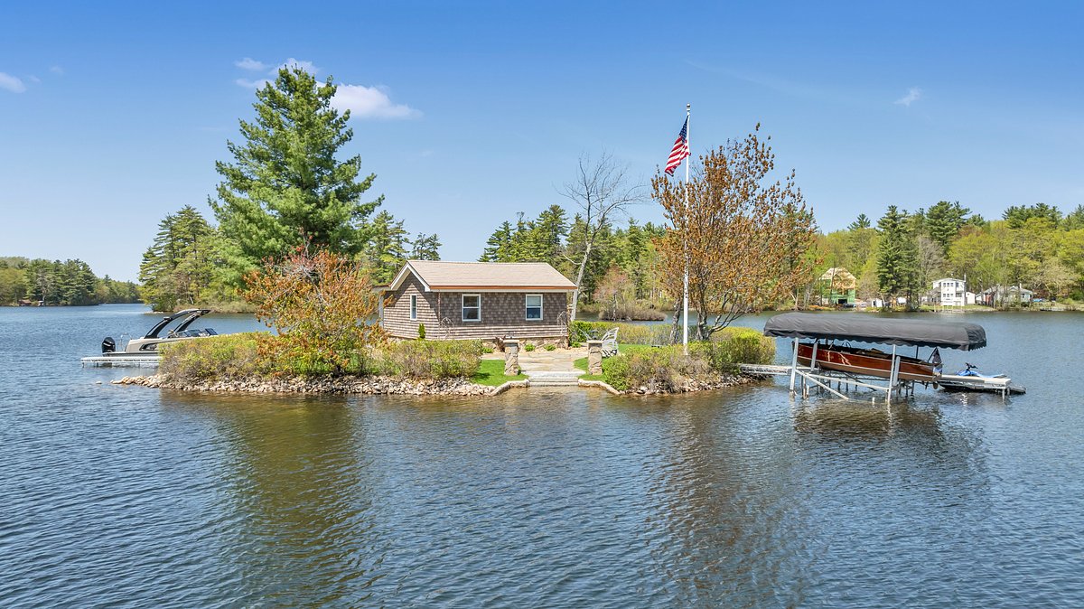 This little Maine island is selling for a whopping $685K