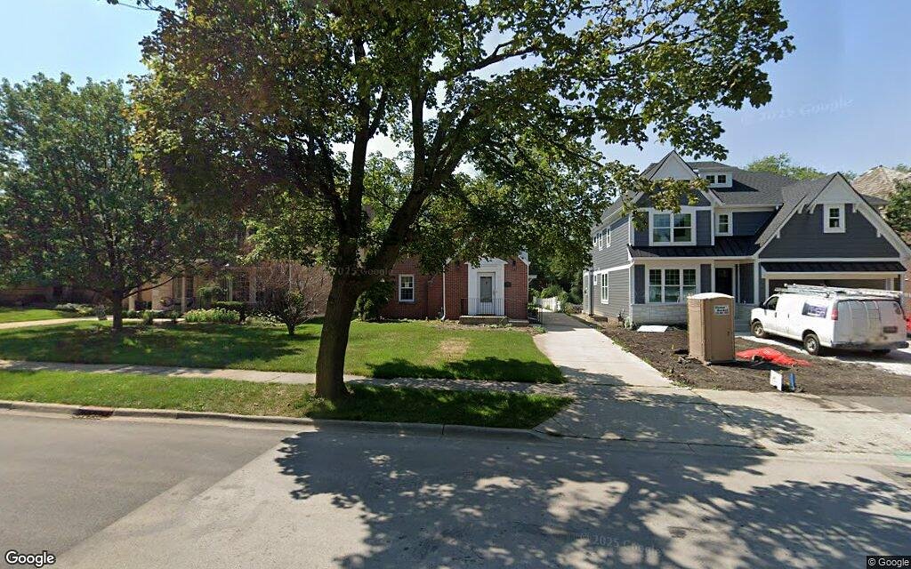 Single-family home sells in Elmhurst for $1.05 million