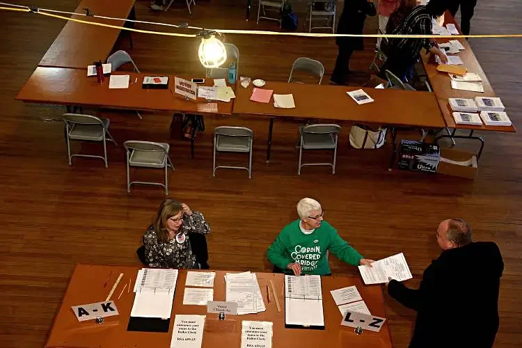 Preview: Newport voters to decide on open enrollment district and School Board seat