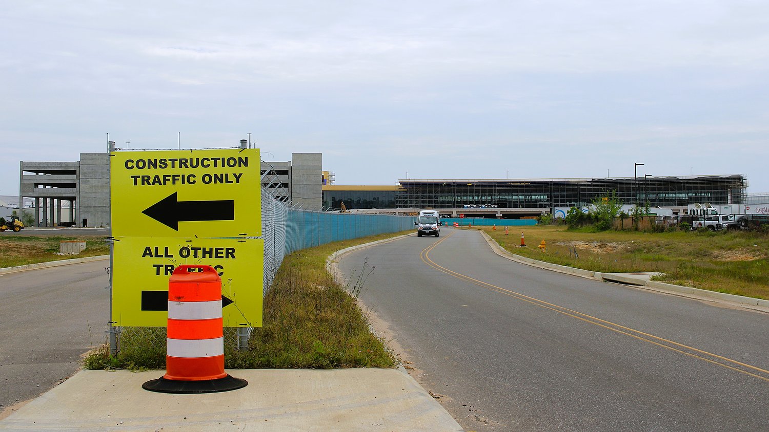 Split vote edges Mobile airport toward major consulting contract