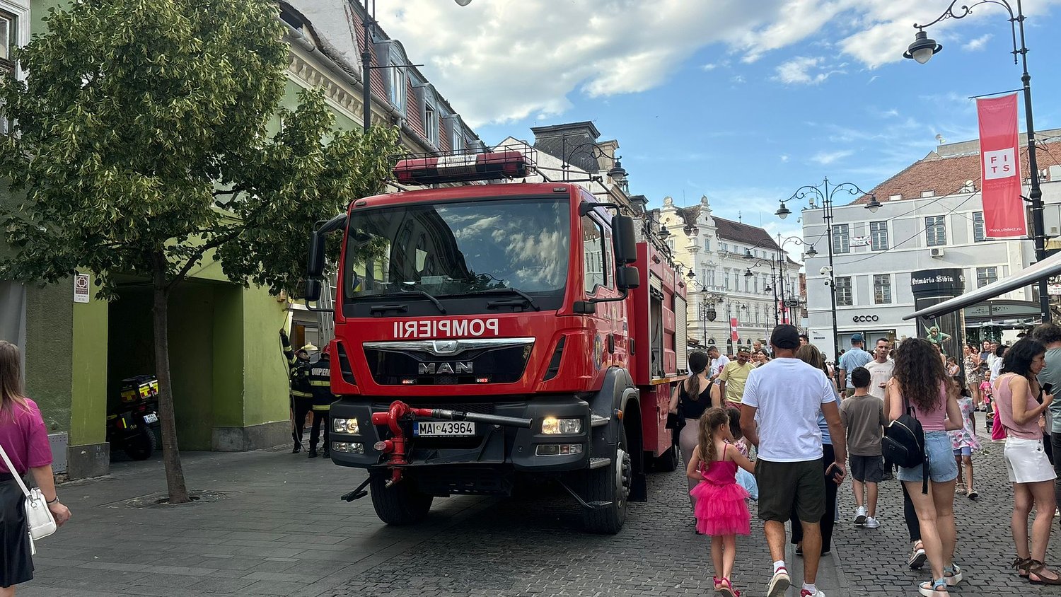 Intervenție de urgență a pompierilor pe Pietonala Bălcescu / foto