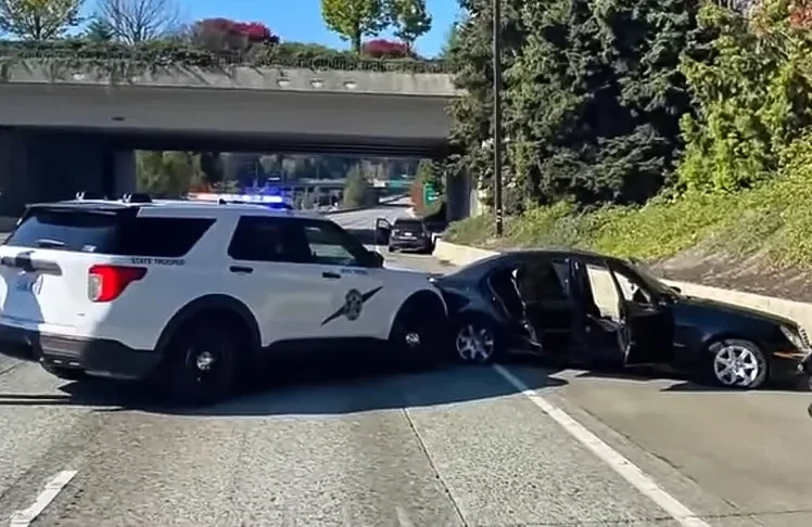 Mercer Island Road Reopened After Two Men Discard Explosive Devices