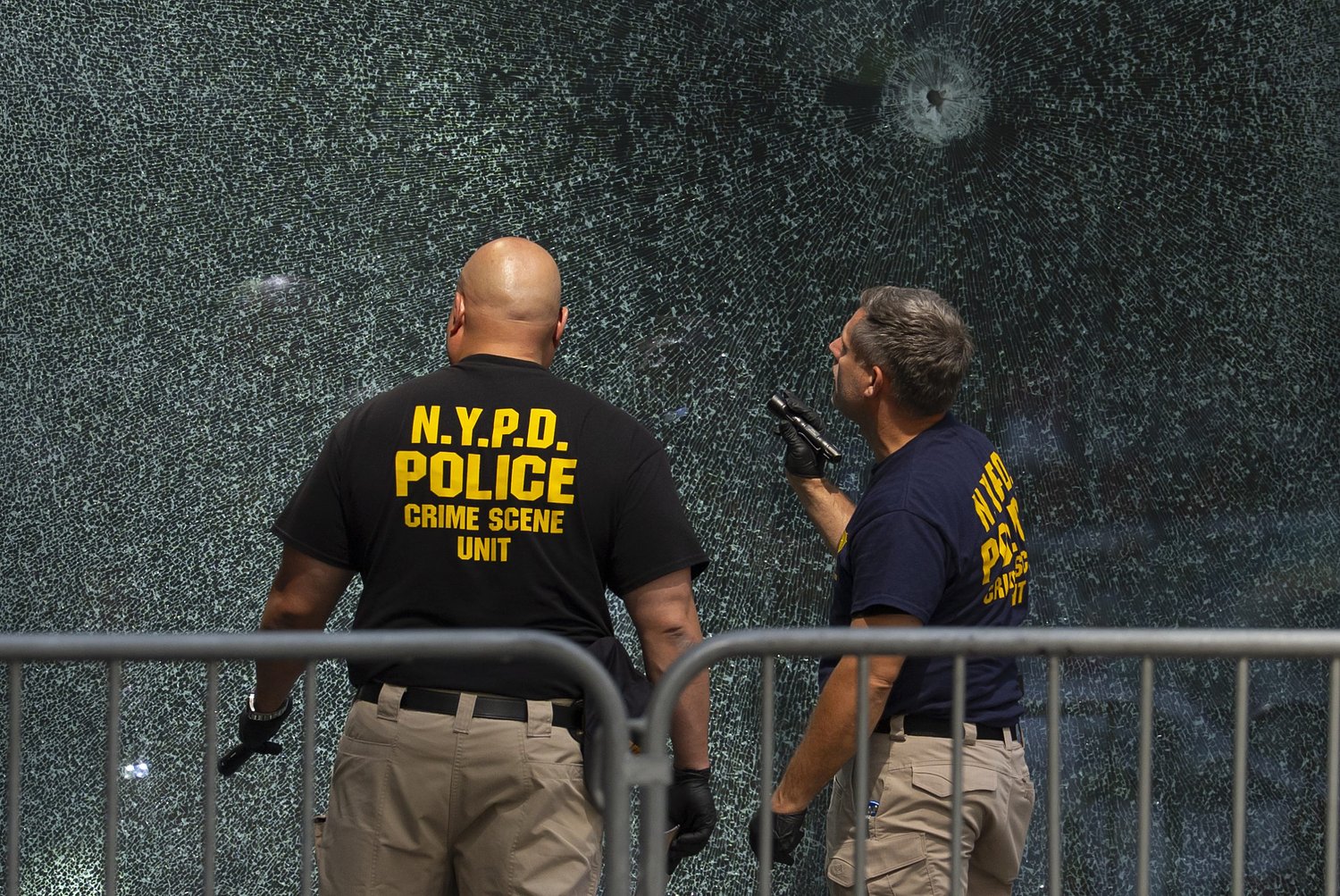 Gunman blames NFL, kills 4 in Manhattan office tower before taking own life