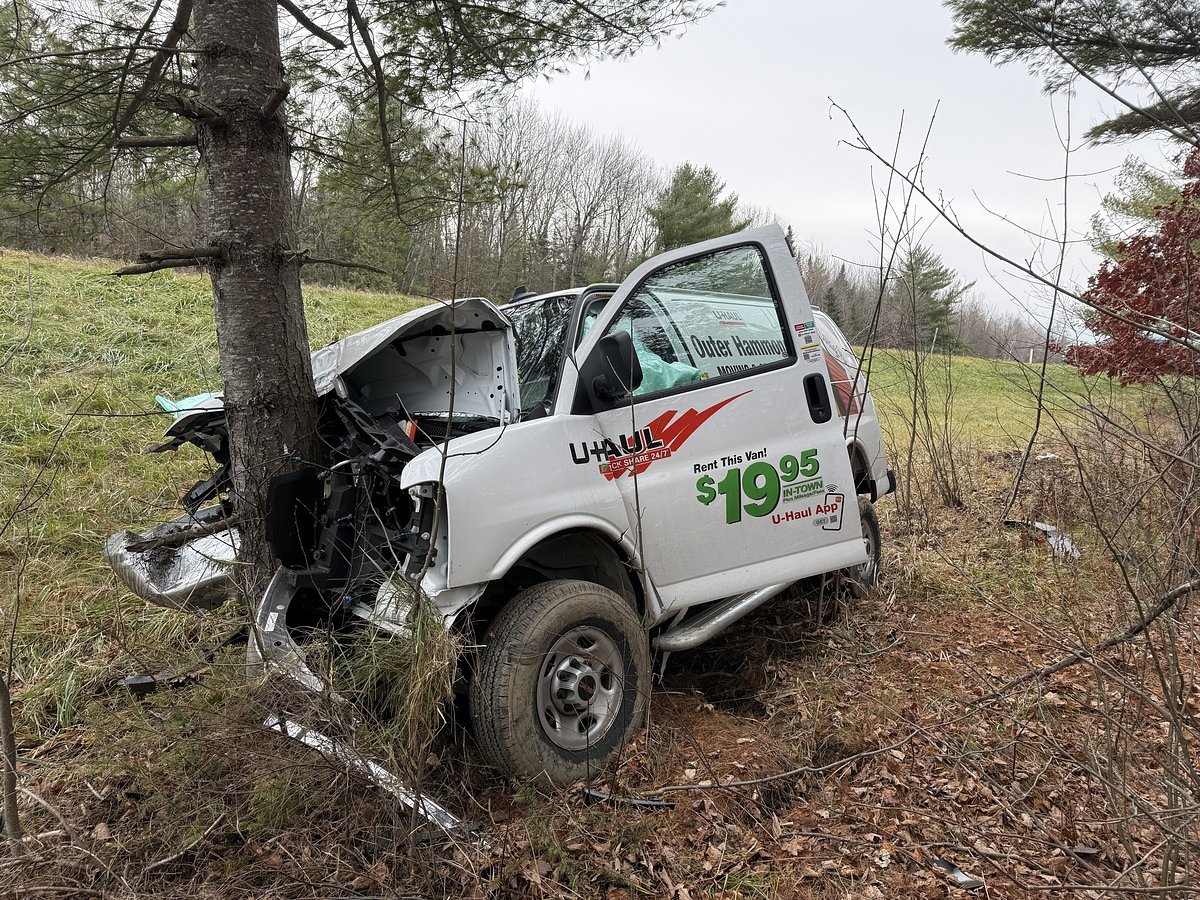 Passenger dies after I-95 crash in Clinton, while driver still missing