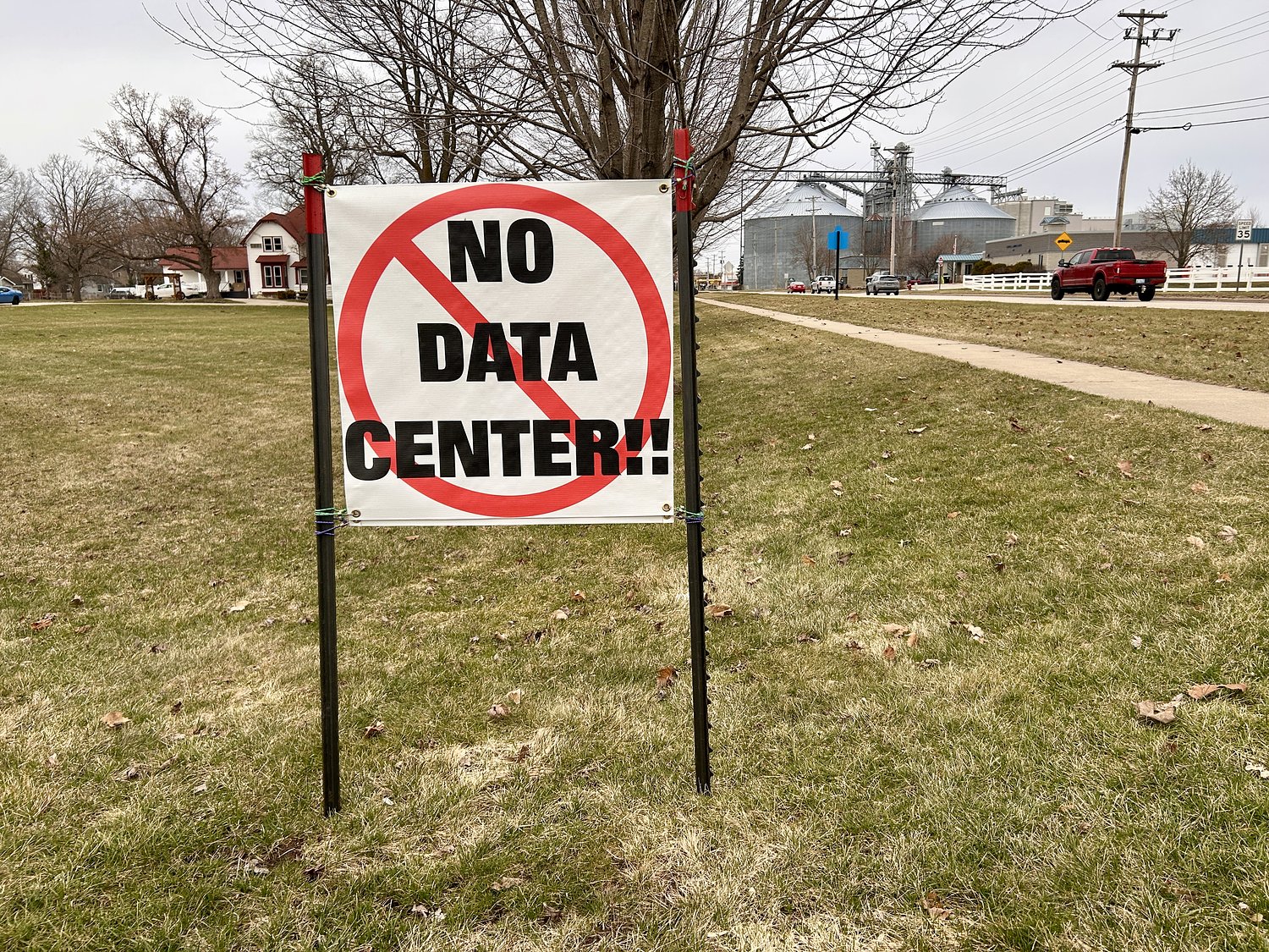 Recall petition targets 3 Lowell Township board members over data center