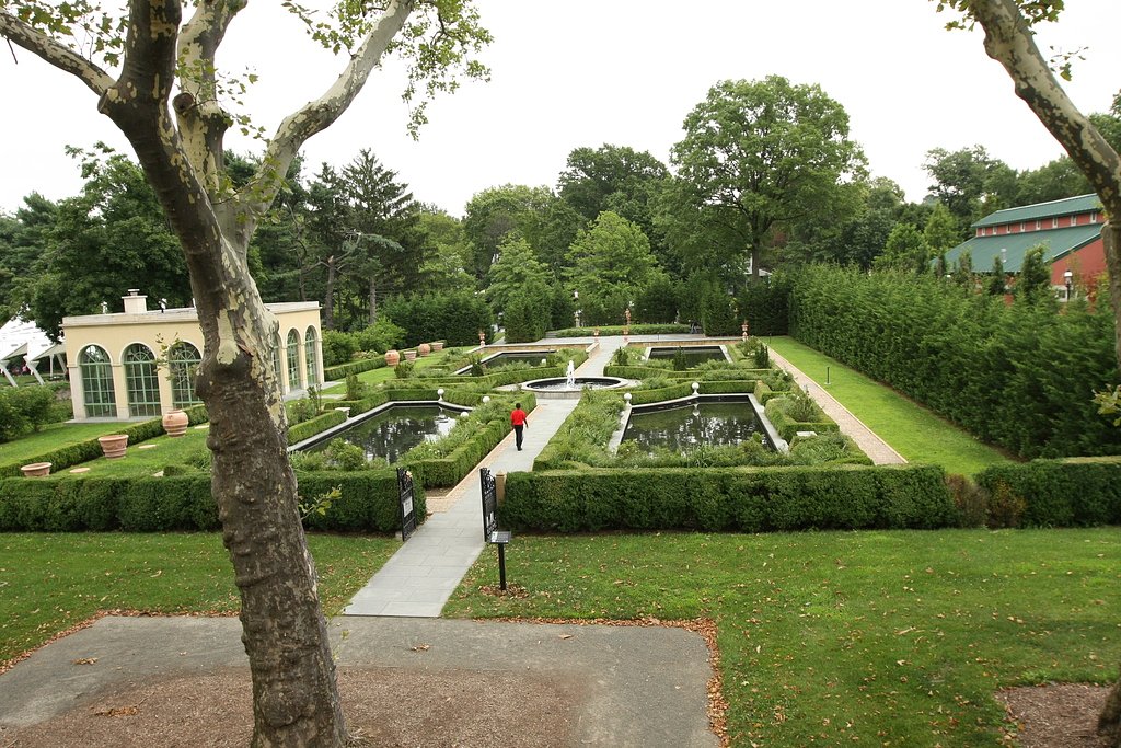 Snug Harbor launches summer lineup of jazz, art and concerts