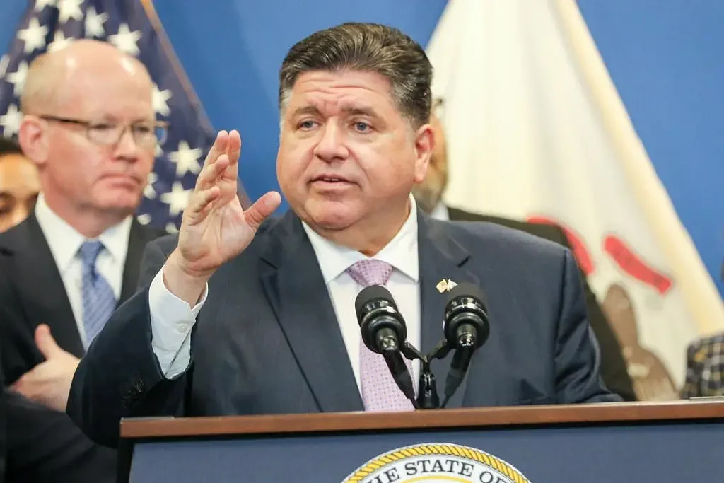Chicago Strikes Back, With an Assist From Republican Governors
