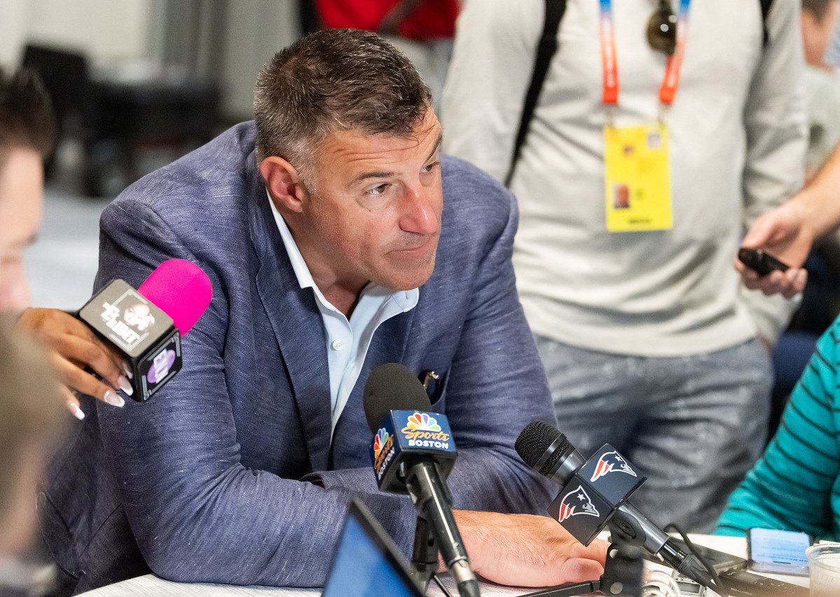 Patriots head coach adds more fuel to A.J. Brown trade speculation 