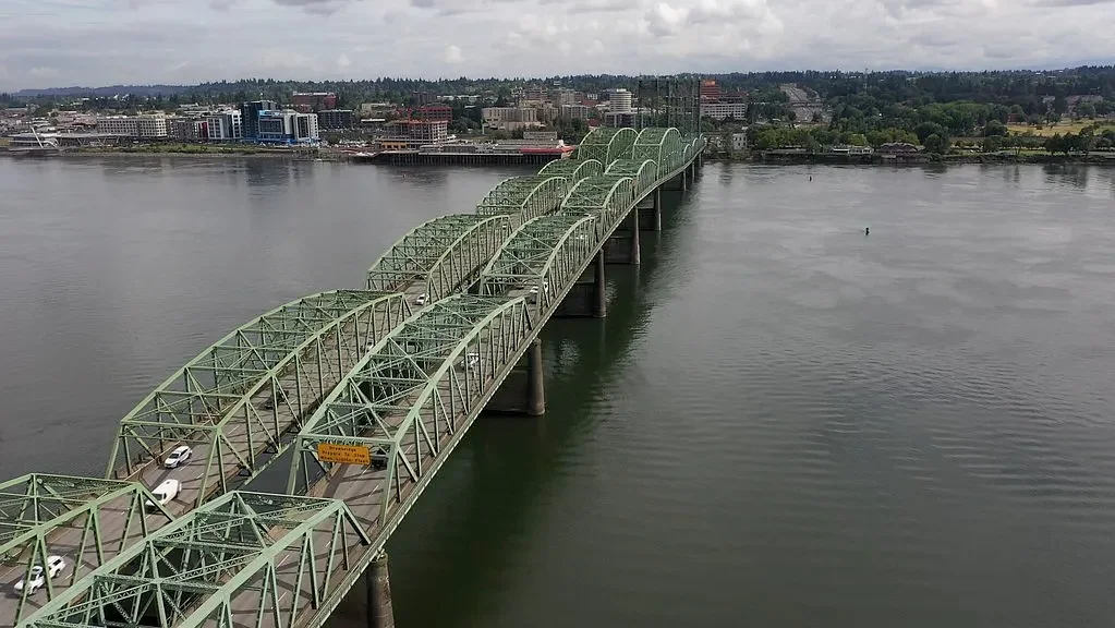 Analysis of potential toll revenue from new I-5 bridge, show traffic likely to fall