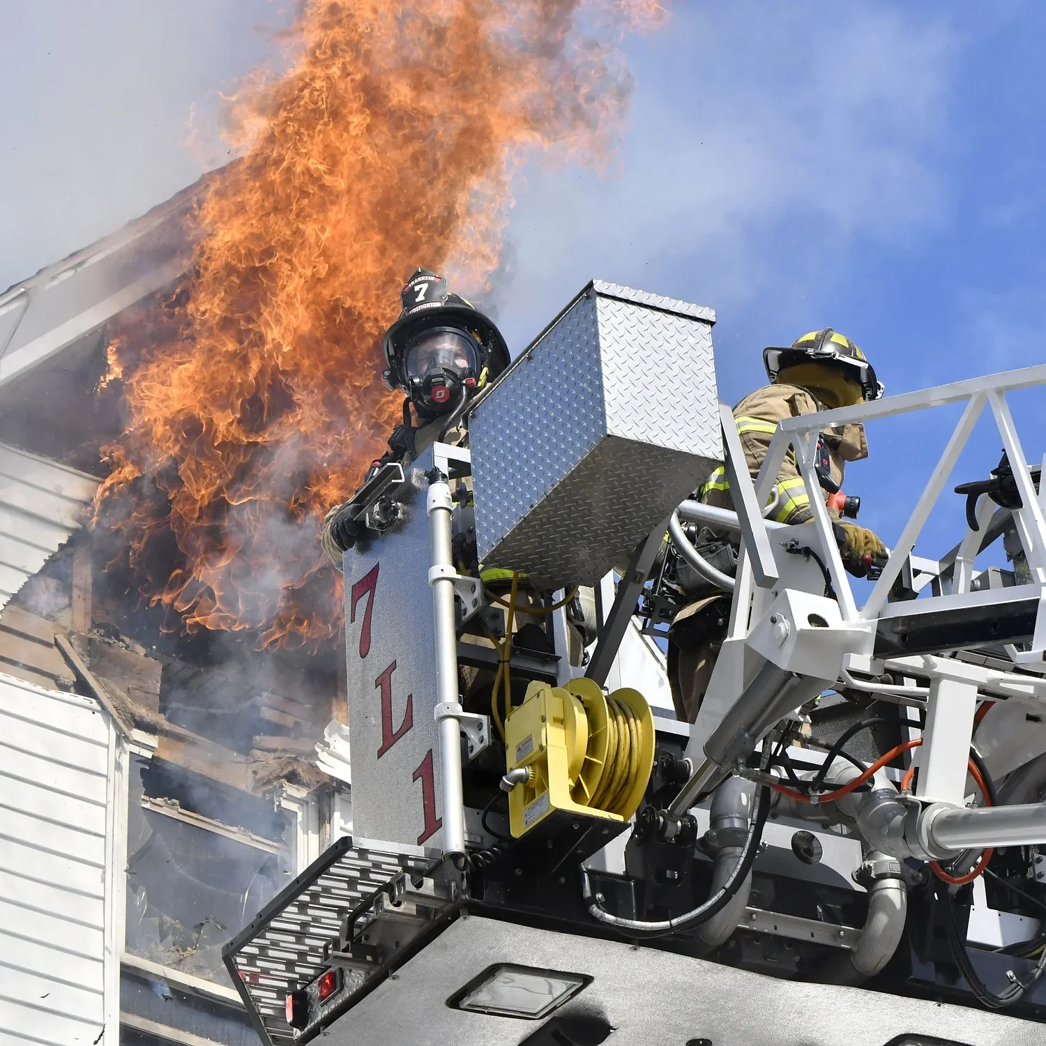 Neighboring houses in Franklin caught fire on same day