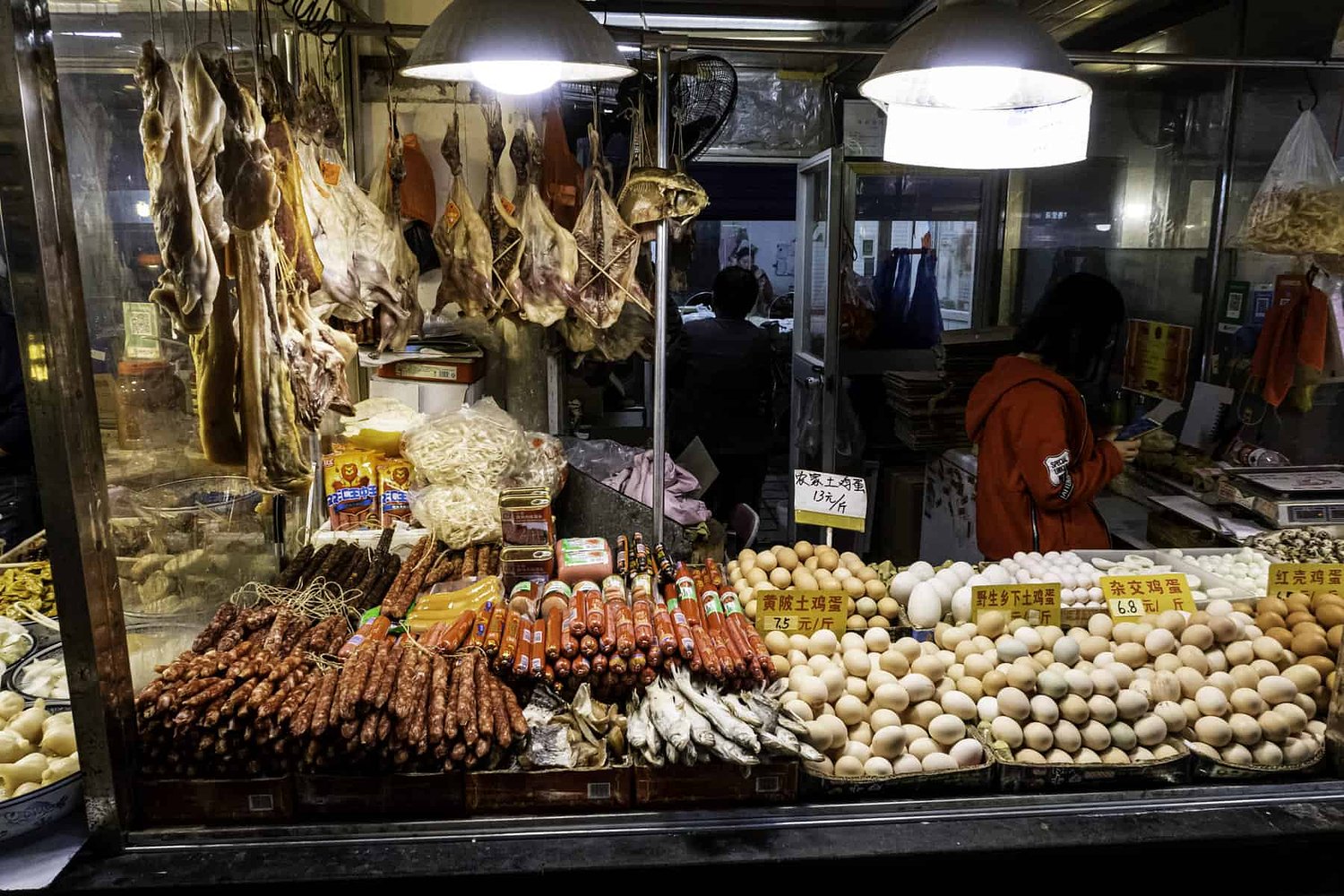 Senior WHO official expressed doubts that COVID-19 began in wet market