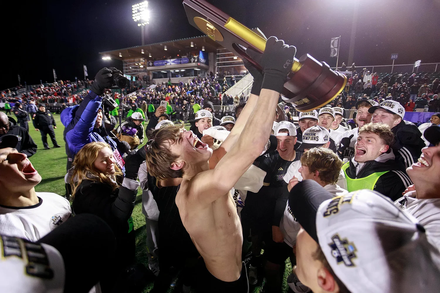 Two with Upper Valley ties aid in Men's College Cup win for Washington Huskies