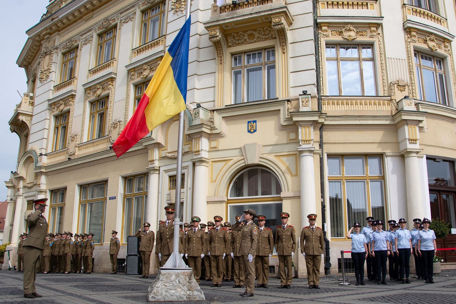Sibiu onorează tricolorul: paradă militară și slujbă religioasă în centrul orașului