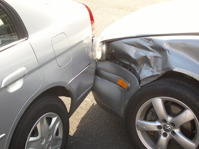 Accident la Cârțișoara provocat de un localnic băut: șoferul are 75 de ani