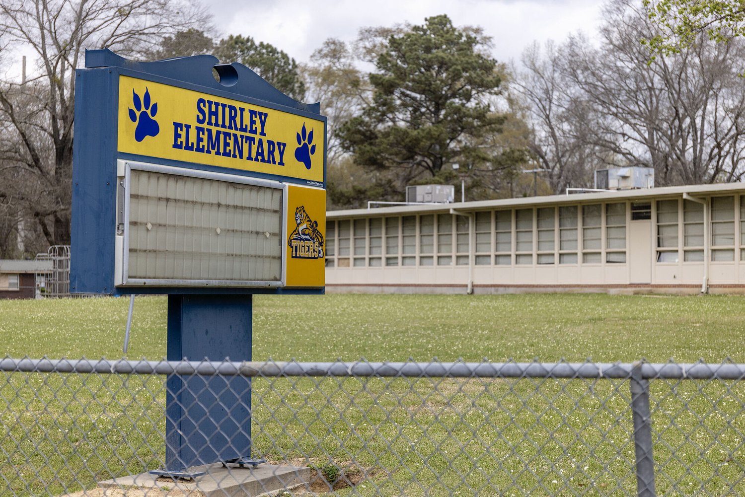 Jackson Public Schools has more than a dozen unused buildings. This bill could make it easier to sell them