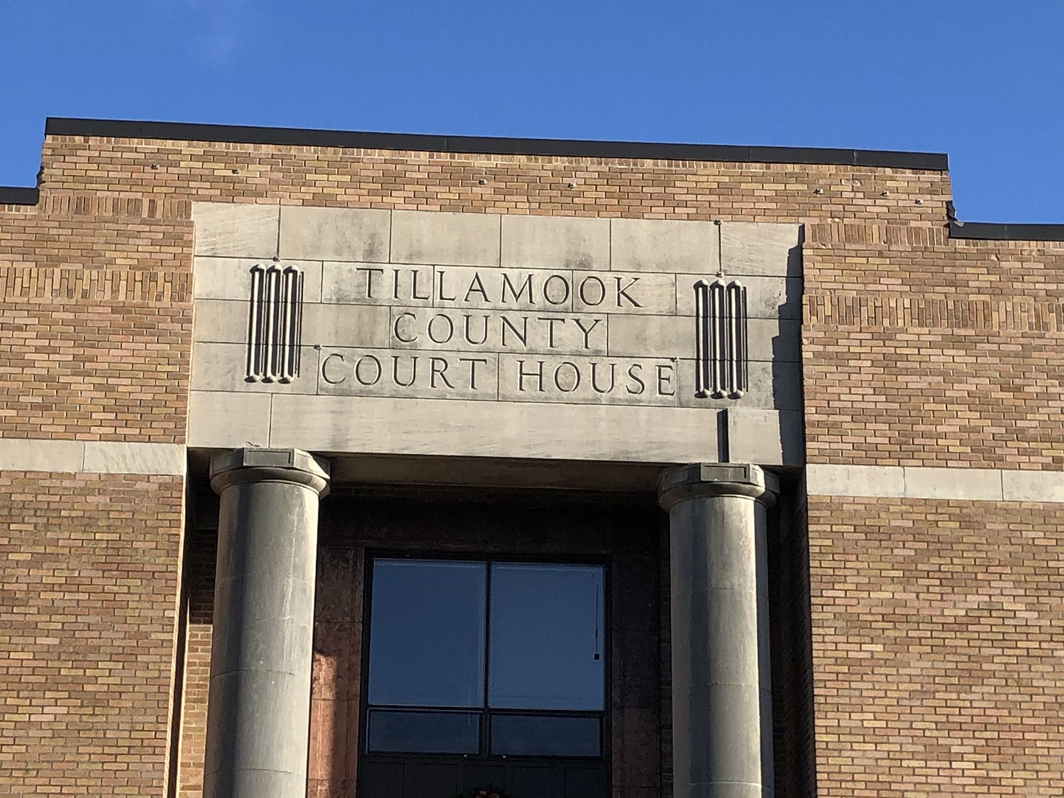 County board votes ‘no confidence’ in Tillamook County DA, strips her of $20,000 stipend