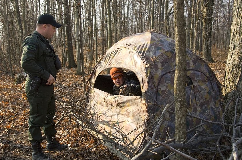 Judge dismisses hunters’ lawsuit against Michigan DNR officer