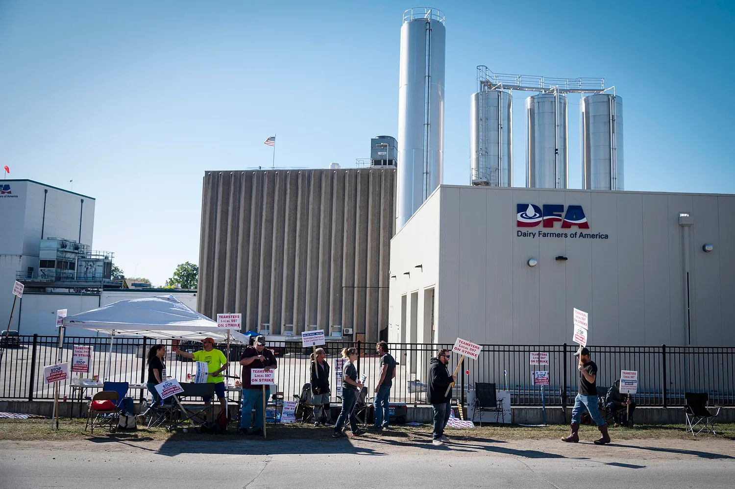 Vt. workers charge ‘BS’ as strike at dairy plant in second week