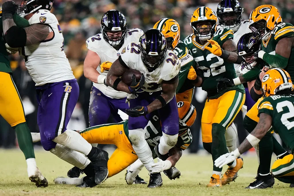 Derrick Henry's virtuoso performance helps Ravens stay alive with 41-24 win over Packers